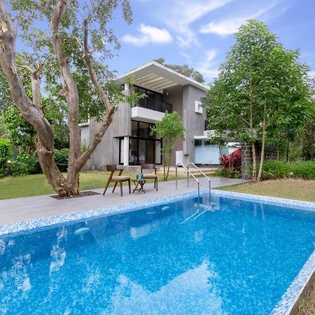 לונבלה Villa Foresta By Stayvista With Modern Decor, Swimming Pool & Expansive Lawn For A Perfect Escape מראה חיצוני תמונה