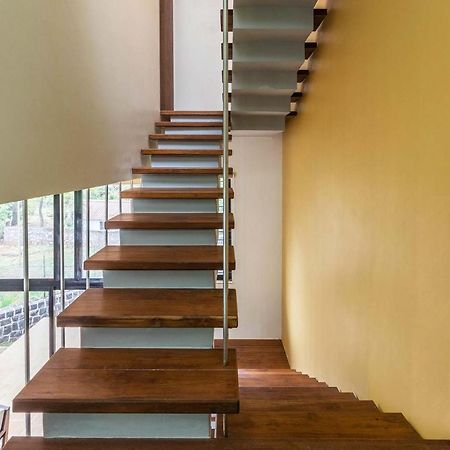 לונבלה Villa Foresta By Stayvista With Modern Decor, Swimming Pool & Expansive Lawn For A Perfect Escape מראה חיצוני תמונה