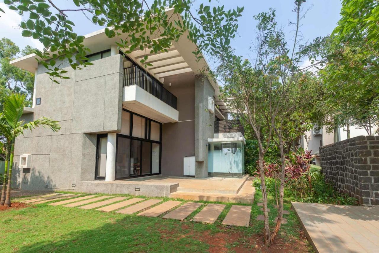 לונבלה Villa Foresta By Stayvista With Modern Decor, Swimming Pool & Expansive Lawn For A Perfect Escape מראה חיצוני תמונה