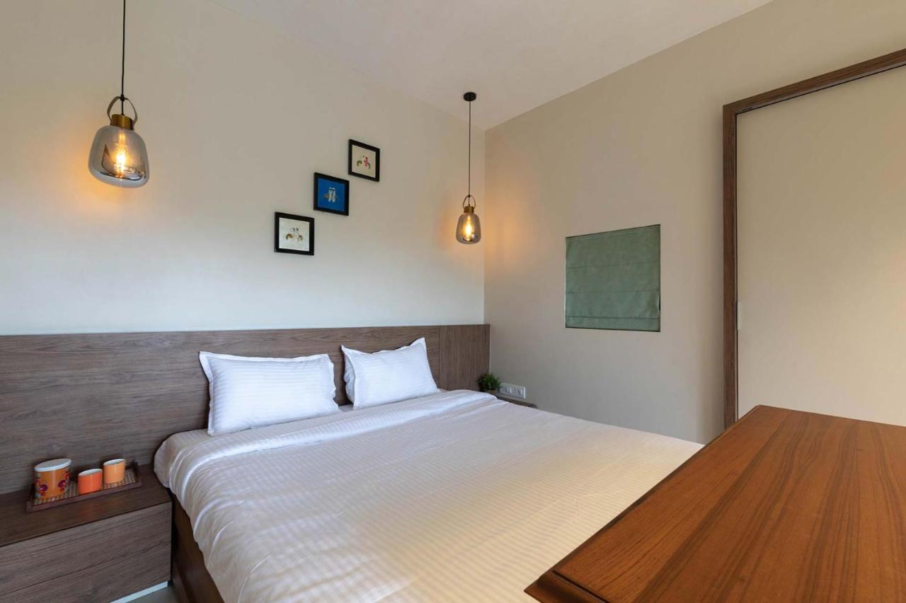 לונבלה Villa Foresta By Stayvista With Modern Decor, Swimming Pool & Expansive Lawn For A Perfect Escape מראה חיצוני תמונה