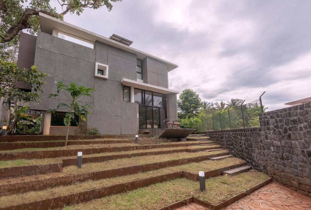 לונבלה Villa Foresta By Stayvista With Modern Decor, Swimming Pool & Expansive Lawn For A Perfect Escape מראה חיצוני תמונה