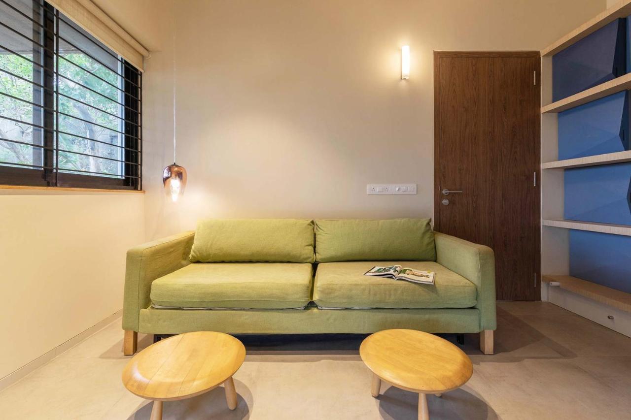 לונבלה Villa Foresta By Stayvista With Modern Decor, Swimming Pool & Expansive Lawn For A Perfect Escape מראה חיצוני תמונה