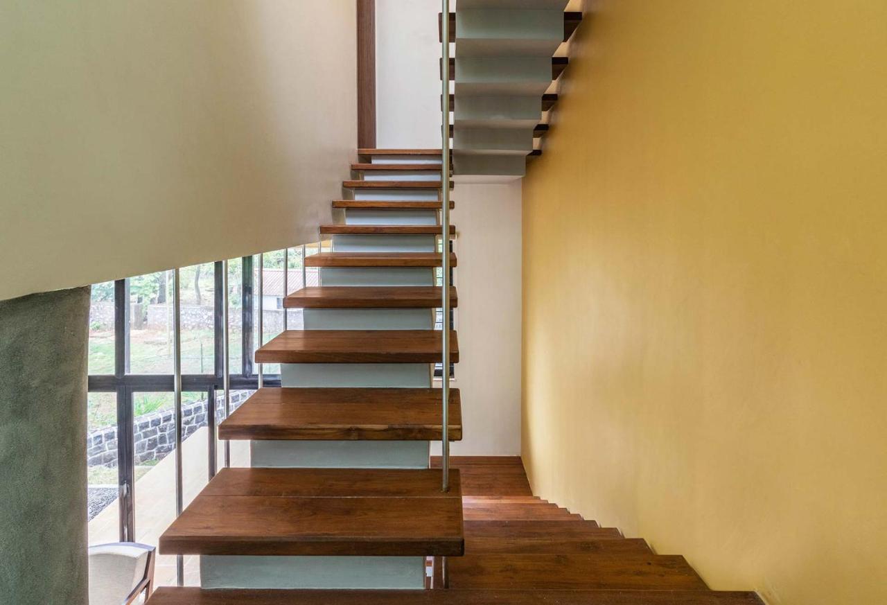 לונבלה Villa Foresta By Stayvista With Modern Decor, Swimming Pool & Expansive Lawn For A Perfect Escape מראה חיצוני תמונה