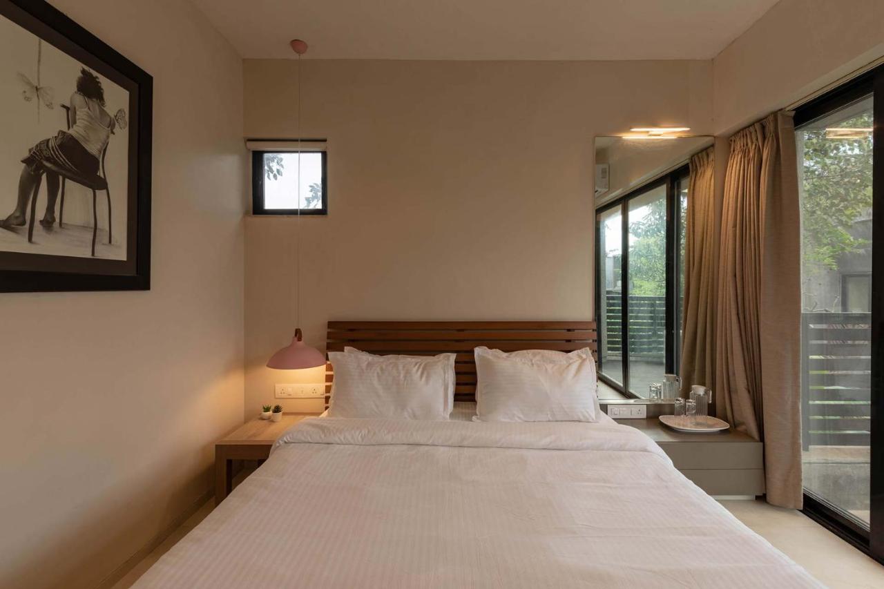 לונבלה Villa Foresta By Stayvista With Modern Decor, Swimming Pool & Expansive Lawn For A Perfect Escape מראה חיצוני תמונה